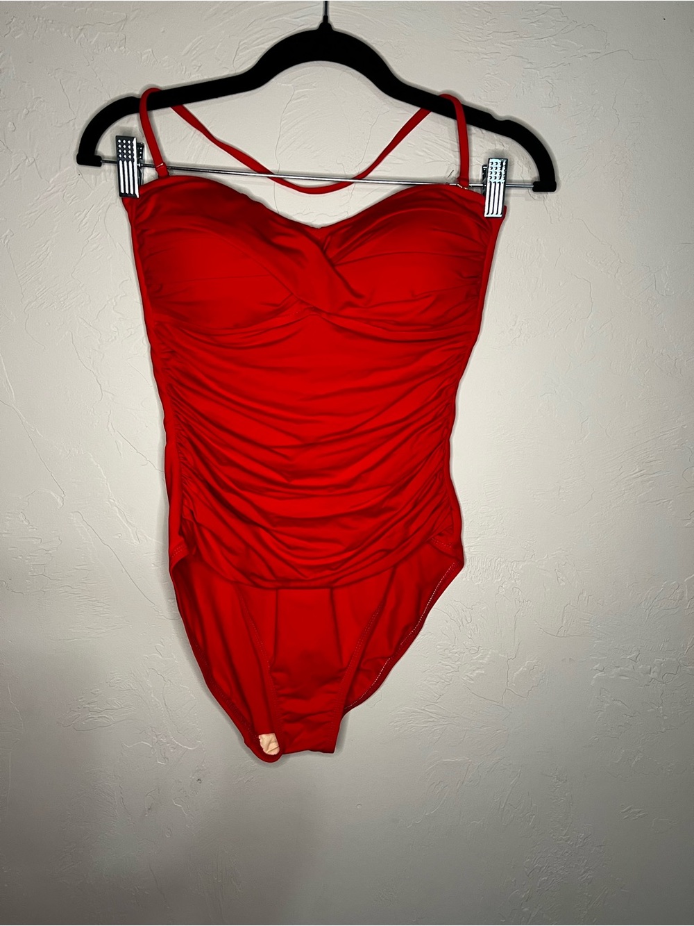 La Blanca Island Goddess Twist-Front Bandeau Pin Up Ruched One-Piece Swimsuit - Picture 3 of 8
